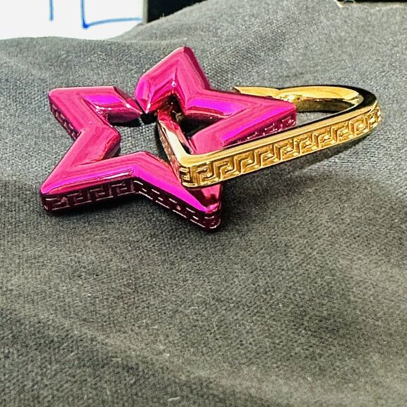 NIB Versace Heart Star Charm Greca Engraved Funky Gold Pink Hoop Earrings $925 - Picture 10 of 12